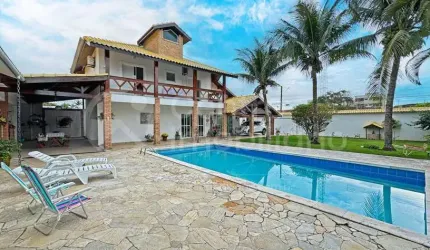 CASA à venda com piscina e 3 quartos em Peruíbe, no bairro Stella Maris