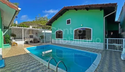 CASA à venda com piscina e 3 quartos em Peruíbe, no bairro Stella Maris