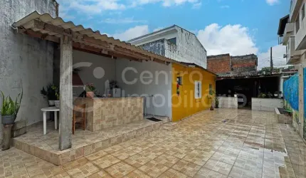 CASA à venda com 3 quartos em Peruíbe, no bairro Centro