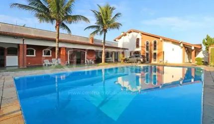 CASA à venda com piscina e 3 quartos em Peruíbe, no bairro Jardim Imperador