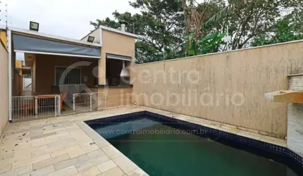 CASA à venda com piscina e 2 quartos em Peruíbe, no bairro Jardim Brasil