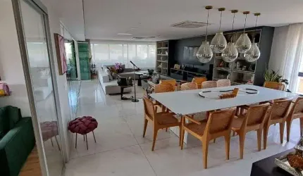Apartamento com 4 suítes - Alto padrão e moveis projetados) no Tirol.