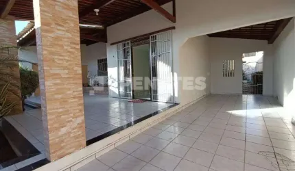 Casa com localização privilegiada na Coohabinal.