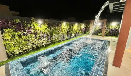 Casa no Jardins Amsterdã com 4 quartos sendo 3 suítes ou Escritrório. Lote de 496m2 e 267m2 de área construída.