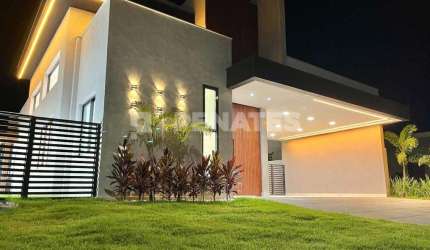 Casa no Jardins Amsterdã com 4 quartos sendo 3 suítes ou Escritrório. Lote de 496m2 e 267m2 de área construída.