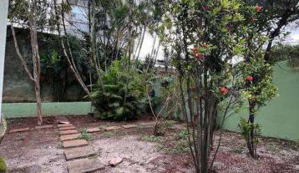 Sobrado para venda possui 260 metros quadrados com 3 quartos em Jardim da Glória - São Paulo - SP