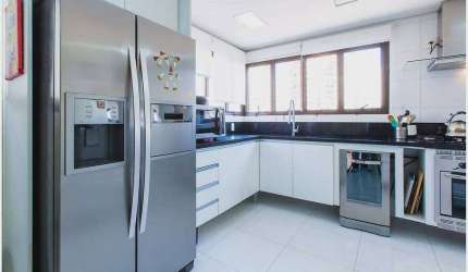 Apartamento para aluguel e venda tem 230 metros quadrados com 3 quartos