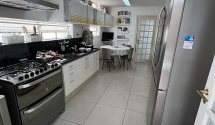 Linda casa sobrado no bairro do Planalto Paulista com 3 dormtiórios