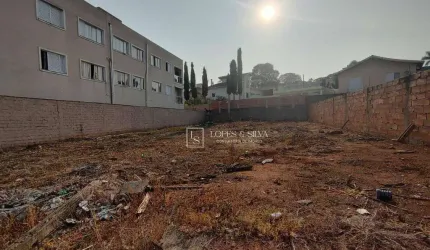 Terreno com 479m² sendo 15 de frente à venda no Jd. Paulista, Atibaia, SP