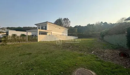 Terreno à venda com 686 m²  Localizado no Condomínio Figueira Garden,  Atibaia, SP