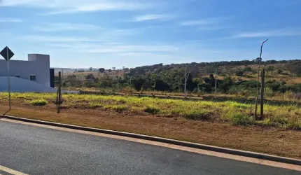 Terreno a Venda em Condomínio Fechado