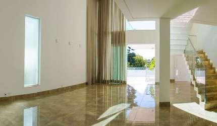 Vendo Sobrado Jardim Karaiba 4 Suítes, aceito Permuta
