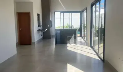Vendo casa com piscina em Condomínio fechado 3 suítes, Uberlândia
