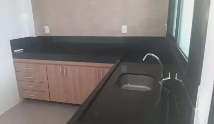 Casa a venda em dois pavimentos, com 3/4 sendo um suíte com sacada , Bairro Bem