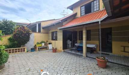 Casa com 5 dormitórios sendo 2 suítes  à venda, 174 m² por R$ 900.000 - Itajuba - Barra Velha/SC