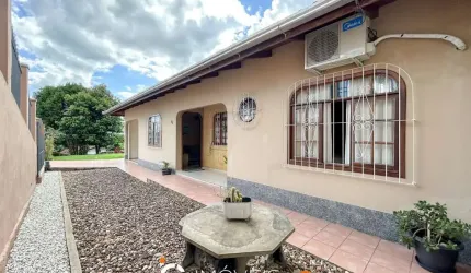 Casa com 3 dormitórios sendo 1 suíte à venda, 126 m² por R$ 690.000 - Fortaleza - Blumenau/SC