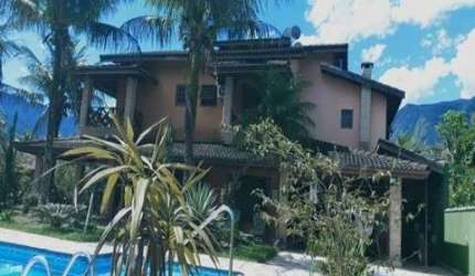 Linda casa em condomínio no Litoral Norte