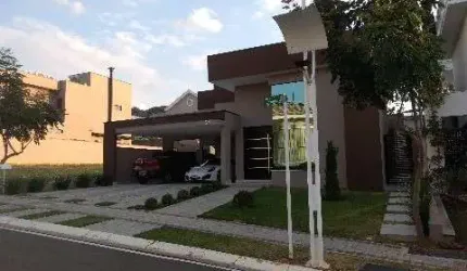 Casa em Condomínio de Alto Padrão em Indaiatuba-SP: 4 quartos, 3 suítes, 3 salas, 4 banheiros, 4 vagas de garagem, 290m² de área.
