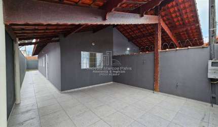 Casa com 2 dormitórios, no bairro Jussara em Mongaguá.