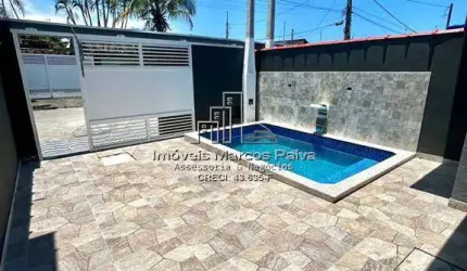 Casa nova, com piscina, a 50m da praia, na cidade de Mongaguá.