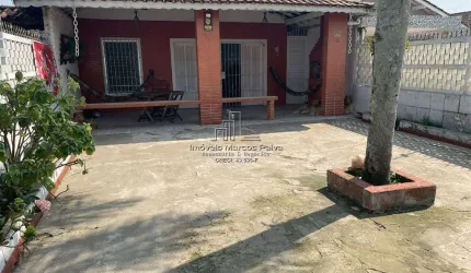 Casa com 3 dormitórios, pertinho do mar!