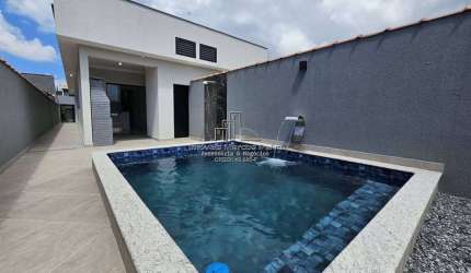 Casa nova com piscina, venha conferir!