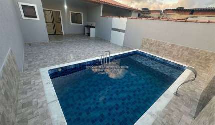 Casa nova, com piscina em Mongaguá.