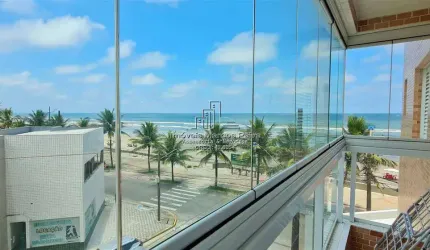 Apartamento com 2 Dormitorios, suite e Varanda Gourmet. Frente mar.