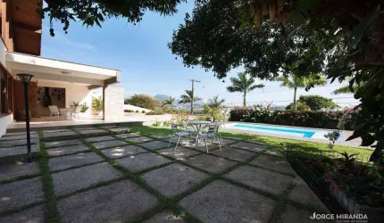 Casa de alto padrão com 4 suítes à venda no São Judas Tadeu - Guarapari/ES