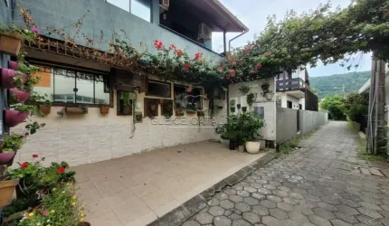 Apartamento com 8 quartos para alugar na Pousada da Paia, 64, Armação do Pântano do Sul, Florianópolis por R$ 1.700