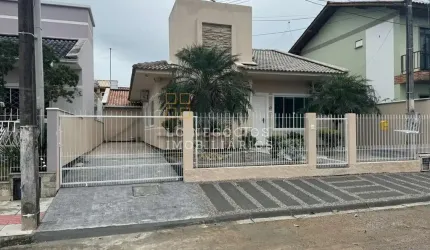 Casa à venda no bairro Madri - Palhoça/SC