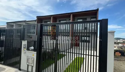 Sobrado à venda no bairro Forquilhas - São José/SC