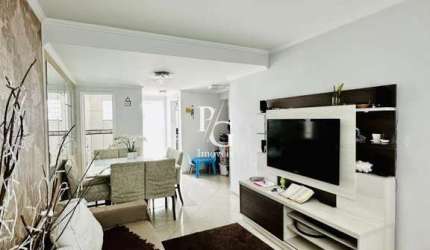 Sobrado Triplex com 179m² e amplo espaço de terreno - 3 Dormitórios sendo 1 suíte - Amplo espaço de Terraço coberto