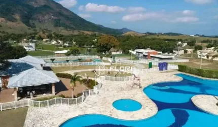 Terreno plano de 602m² á venda no condomínio Gan Éden