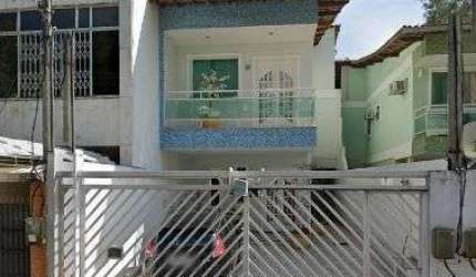 Excelente casa em Charitas!