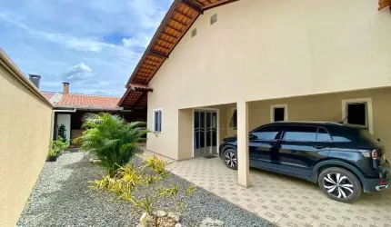Casa e prédio com 6 apartamentos por R$ 2.350.000 - Machados - Navegantes/SC
