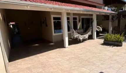 Casa com 3 dormitórios à venda, 170 m² por R$ 1.800.000,00 - Perequê - Porto Belo/SC