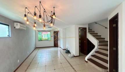 Casa em Condomínio para Locação em Cabo Frio, Palmeiras, 3 dormitórios, 1 suíte, 4 banheiros, 1 vaga