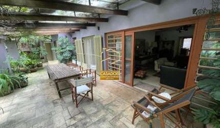 Casa Térrea &#224; Venda com 2 Quartos, 2 Vagas e Piscina no Morumbi - SP, próximo &#224; Avenida Morumbi
