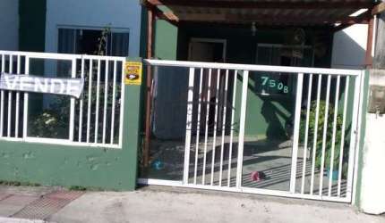 Casa com 2 quartos à venda na Rua Mariangela Rocha Fabeni, 750, Santa Regina, Itajaí por R$ 320.000
