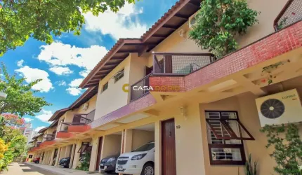 Casa em condomínio fechado com 3 quartos à venda na Rua Dona Zulmira, 353, Cavalhada, Porto Alegre por R$ 540.000