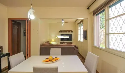 Apartamento com 3 quartos à venda na Rua Carlos Ferreira, 335, Teresópolis, Porto Alegre por R$ 185.000