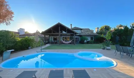 Casa em condomínio fechado com 3 quartos à venda na Avenida Juca Batista, 8000, Belém Novo, Porto Alegre por R$ 3.500.000