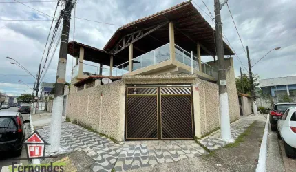 Casa semi isolada de esquina com amplo terraço gourmet 2 dormitórios à venda por R$ 860.000 Boqueirão  Praia Grande SP