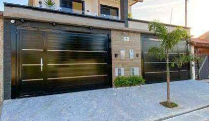 Belíssimo sobrado alto padrão próximo da praia 3 suítes à venda no bairro Maracanã em Praia Grande/SP.