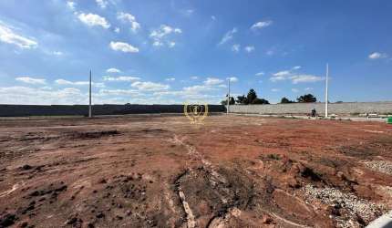 Terreno em condomínio fechado no Costeira, próximo ao Caminho do Vinho