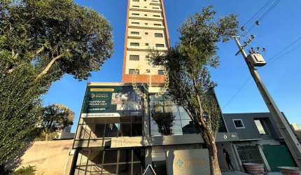 Apartamento no Centro, 2 vagas.