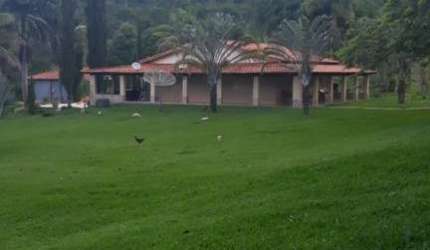 FAZENDA DUPLA APTIDÃO COM 35 ALQUEIRES EM ITABERAÍ - GO