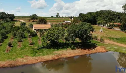 FAZENDA DE MÚLTIPLAS APTIDÕES COM 33 ALQUEIRES EM IPAMERI - GO