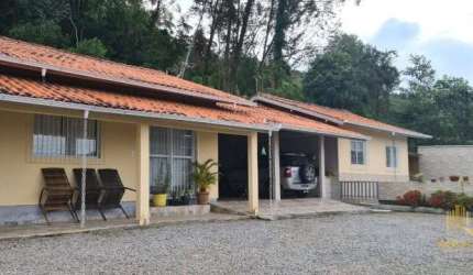 3 CASAS NO MESMO TERRENO.